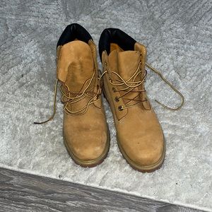 Original authentic Butter timberlands true authentic.a little cleaning back new